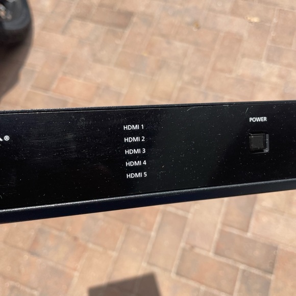 Atlona AT-UHD-SW-51
With Rack Mount Unit - Picture 6 of 10